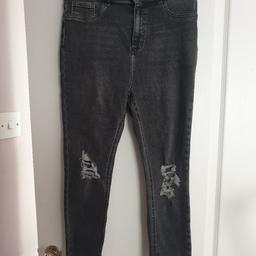New look Hallie High waisted skinny jeans size 12
Only worn once but now too big unfortunately