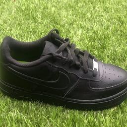 U.K. 6
Black
Leather
Great condition, no original box.
Hardly worn and no CREASES In the shoes.
Pls look at all of the pictures.
No original inner soles as my nephew removed them
For some reason. I’ve replaced them with other Nike inner soles. 