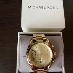 Vendo bellissimo orologio di Michael Kors in colorazione oro. Perfetto in ogni dettaglio. Comprensivo di scatola garanzia e maglie aggiuntive