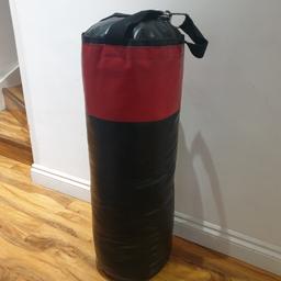 hi selling a boxing bag. its about 4ft in length really good bag for someone starting up. ideally for a teenager.