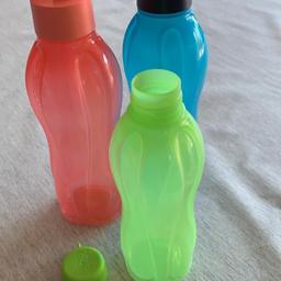 verkaufe 3 meiner Tupperware Trinkflaschen EcoEasy alle 3 neu und unbenutzt. 2 Flaschen haben 750 ml Inhalt und eine 500 ml. NP 38 € für 20 € oder einzeln für 9€ die Großen und für 6 € die Kleine. Versand ist auf Kosten des Käufers möglich.