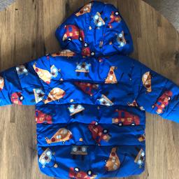 Baby boys coat, Next brand
Size 9-12mnths
Good condition
Blue with emergency vehicles