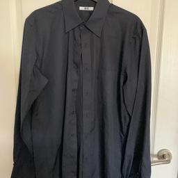 Mans shirt from Uniqlo
Size: M
Colour: Black
Cond: NEW without tags
Pick up or post at buyers expense