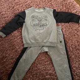 Kenzo tracksuit age 8.. great condition
Small fitting
Collection only