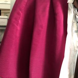 Really stylish and heavy material Ted Baker skirt.
When bought zip would not do up to late to return once I realized. So send for repair at dry cleaners.

Worn twice, labels cut out
Ted baker 4 is 12-14

Delivery available Royal Mail 2nd class signed for