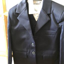Navy blue boys 3 piece suit with white shirt.
Never worn bought but too small 
Size 6 year old 
Lovely for special occasions 

Delivery Royal Mail 2nd class signed for