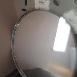 large cirlcle mirror no spare £10