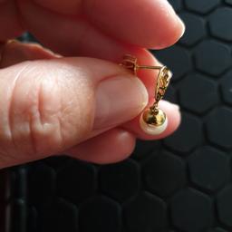 orecchini con perla in oro 18k