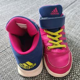 Wie am Foto zu sehen
Mädchen Schuhe von Adidas
wenig getragen, guter Zustand

Größe 31,5

Abholung oder Versand bei Übernahme der Kosten (Paket bis 2kg €5,00)