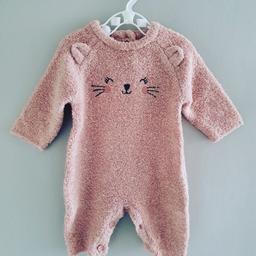 Cute fluffy outfit.
Size First Size🧸
Excellent condition💗