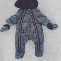 Absolutely beautiful My K by Myleene Klass snowsuit
Size Up to 1month🧸
BRAND NEW WITHOUT TAGS💗