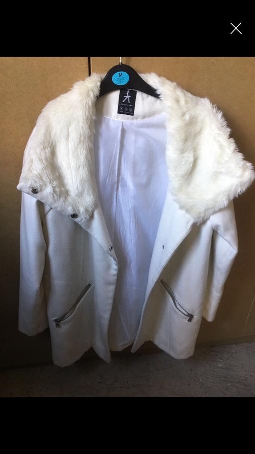 Buy & Sell East London Havering - Photos for Size 8 White coat with faux fur