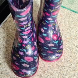 girls wellies
size 6
Great condition
will post for a fee