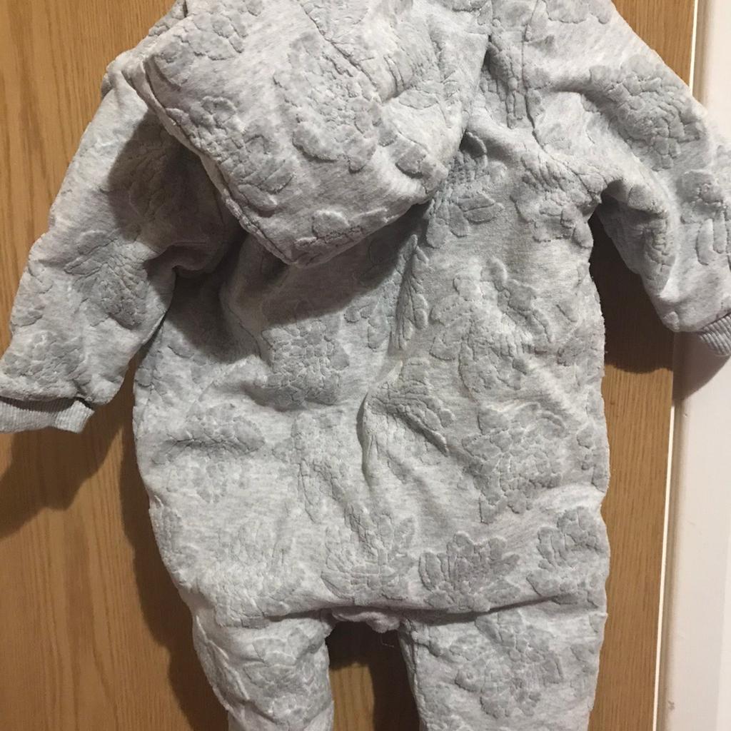 Very good condition like new hardly worn. From- mothercare. Size- 3/6 months. Smoke, Covid and pet free home collection or postage with postage cost.