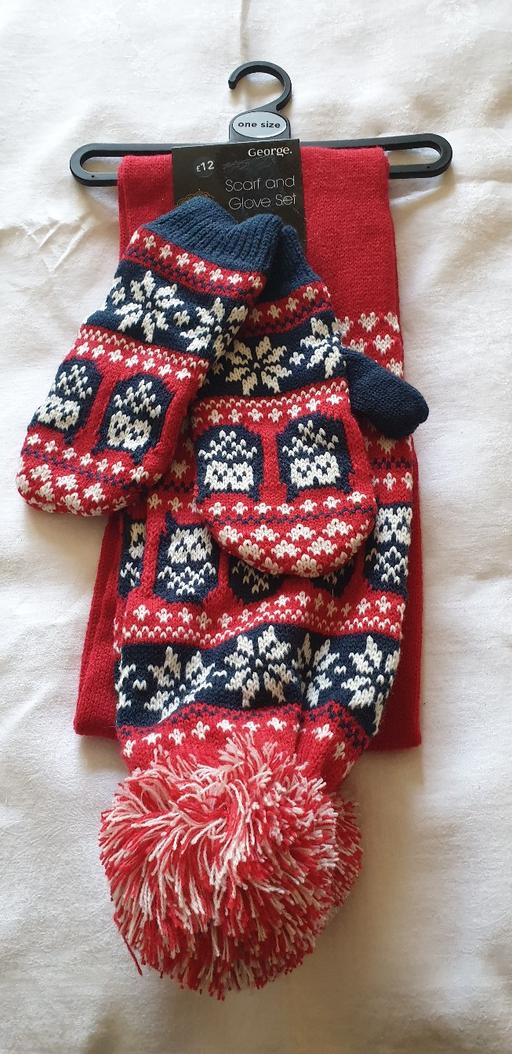 Buy & Sell County Durham Stockton-on-Tees - Photos for Scarf and Gloves Set