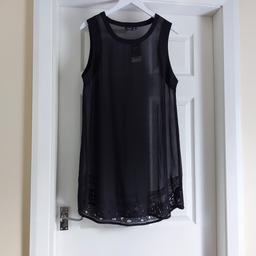 Blouse “ Next“ Black Colour New With Tags

Actual size: cm and m

Length: 87 cm from shoulder front

Length: 89 cm from shoulder back

Length: 55 cm from armpit side

Width Shoulders: 37 cm

Volume Hands: 50 cm

Breast Volume: 1.00 m – 1.06 m

Volume waist: 1.06 m – 1.08 m

Volume hips: 1.10 m – 1.12 m

Size: 14 (UK) Eur 42

100 % Polyester

Made in India

Retail Price £26.00