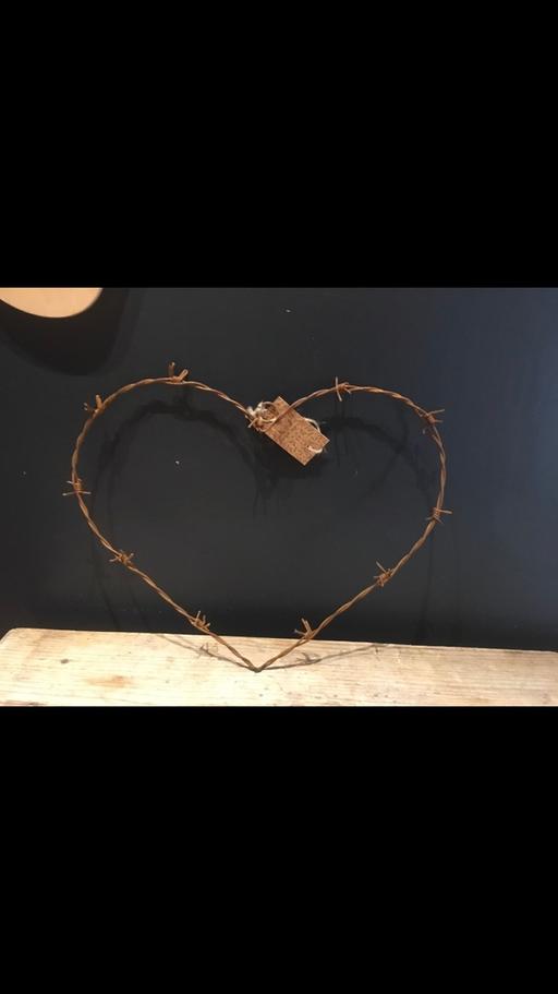 Buy & Sell Kent Maidstone - Photos for quirky barbed wire love heart prop