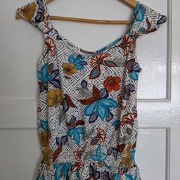 Brand new floral top in a size small. I've never worn it as it's not my style I bought it in a lost stock box. It could also be worn off the shoulder as well so it's versatile.