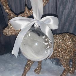 Memorial baubles available to be personalised with name/ phrase 
Feather & doves or the dandelion 
Design could be altered, message to discuss 
Range of colours available 
Filled with soft white feathers, crystals or snow 
Complete with classic white ribbon and bow