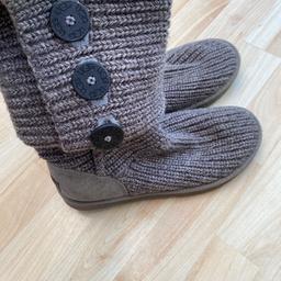 Genuine cardigan UGG boots size 5.5 (39) basically a 6 excellent condition