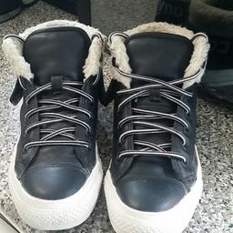 CONVERSE TRAINERS
SIZE 4
GOOD CONDITION