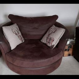 this ai a brushed leather effect material very good condition ,cushion covers remove zips intact no rips or tares all cushions included.collection only no time wasters. 