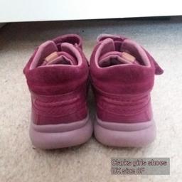 UK size 8F
grey with pink colour and decoration on sides
Used, in good condition
Scuffs on top front, both left and right shoe
Plenty of life left in them, still quite good condition
See images