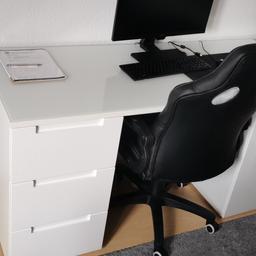 Schöne neue Schreibtisch 1.50 m.
Kaum benutzt paar Monate alt.
Tisch und Stuhl habe ich für 3.60 gekauft. Weiß Hochglanz.