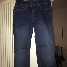 Jeans portoghese taglia 32 come nuovo molto elasticizzato veste poco come una 44 diritto vita alta