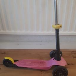 Lightly used scooter. In perfect working condition. Designed to help young children to learn and develop their sense of balance. Rubber wheels for safety and smooth ride. Small, rubber handles for easy grip and comfort. Adjustable handlebar to suit your childs' height. Exchangeable decks for colour customisation and longer life of scooter. Removable handlebar for easy storage. Weight Limit 20kg / Adjustable Height.