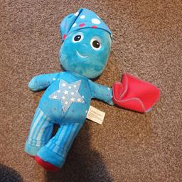 excellent condition and so soft. 
press his tummy to hear his song press his tummy again to make him stop