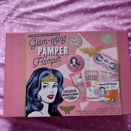 large soap and glory gift set 
 brand new
Great for gift or if you use soap and glory products