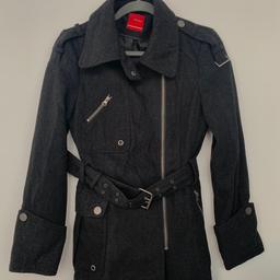 Dunkelgrauer Mantel
Von Orsay
Gr. 36
Kaum getragen