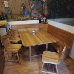 Eckbank aus Holz zu verkaufen
mit Tisch und Sessel
Zustand Gut
Preis is vhb