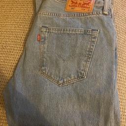 Mens Light Blue Levi’s Jeans
Straight Fit
W34 L36
Like New - Only worn 2/3 times at most
RRP £80