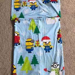 Despicable Me Christmas Duvet cover 
Toddler bed Size - 120cmx150cm

Excellent condition, only used last December 

Some & Pet free home 

Collection Swanley, happy to post -£3.10 2nd class Royal Mail. 

OOS