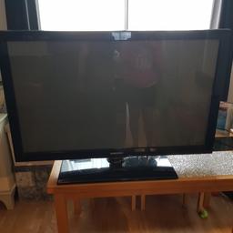 Samsung 42” tv with removable stand
