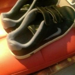 well love pair of Nike shoes in good condition easy to put on unisex  UK size 5 ,