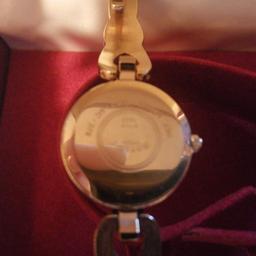 Beautiful watch as new only worn once requires battery. A valuer has told me it could be 9ct however as not hallmarked must be sold as yellow metal.
