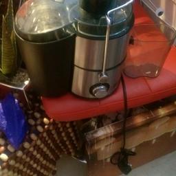 lovely juicer like New only use counple time and well look after,selling because I bought a bigger one,very good condition as see in the pictures