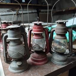 Vecchie lampade ad olio ad uso decorativo come da foto. Vendo in blocco.