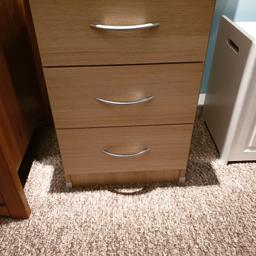 hi all selling my sons small set of drawers pick up only thanks 4 looking measurements are
width 40
length 40
height 63