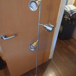 Metal Industrial Floor Lamp
3 spot lights
Easy to use push button floor switch
Good condition
Originally from B&Q
Some marks to base- see pics
One screw missing but not noticeable and doesn't affect use- see pics