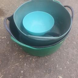 feed buckets x 3 and scoop 
collection b79 , could deliver local