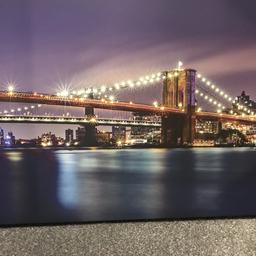 Large canvas, picture of Brooklyn bridge.
As new.