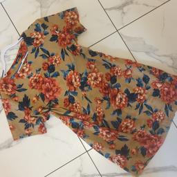 Brand New Without Tags,
Never Worn,
18
Boohoo