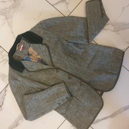 Worn once for 1 hour.  
Beautiful flower lining,
Very warm, thick tweed style material.
suede collar
beautiful sage green colour. 
18