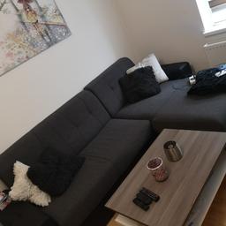 NP: 600€, gekauft Jänner 2019

Couch kann ausgezogen werden für Bettfunktion. Die Liegefläche kann hochgeklappt werden und dient als Stauraum.

Durch Katze einige Kratzer im Kunstleder.

Preis VHB