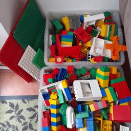 wir verkaufen unser Lego- Duplo.es sind zwei Kisten voll+ mehrere Platten.( Bauernhof,Haus, verschiedene Figuren,Tiere, usw.)kisten gibt es mit dabei!nur an selbstabholer.