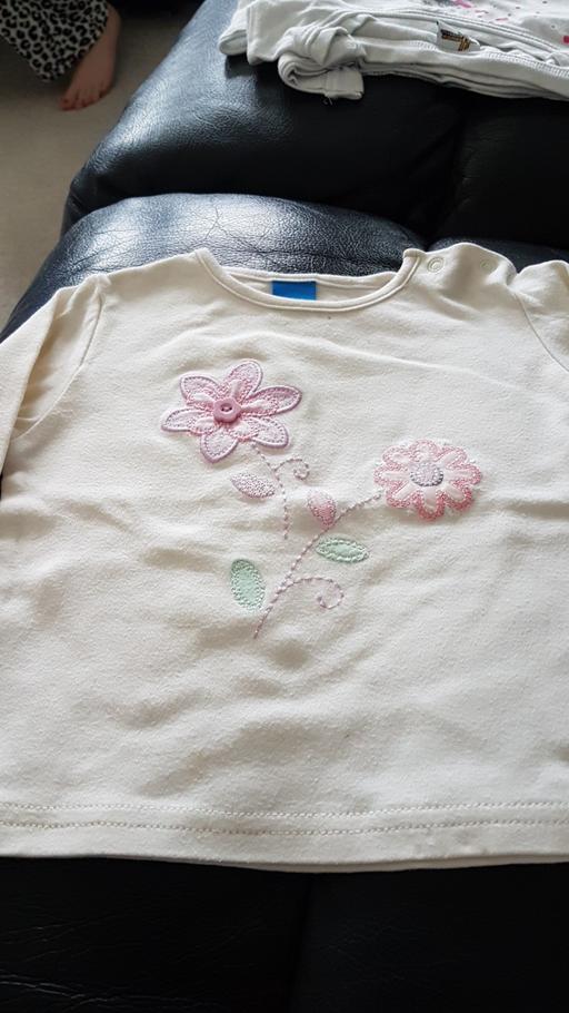 Buy & Sell Kent Maidstone - Photos for Long sleeved Flower top.